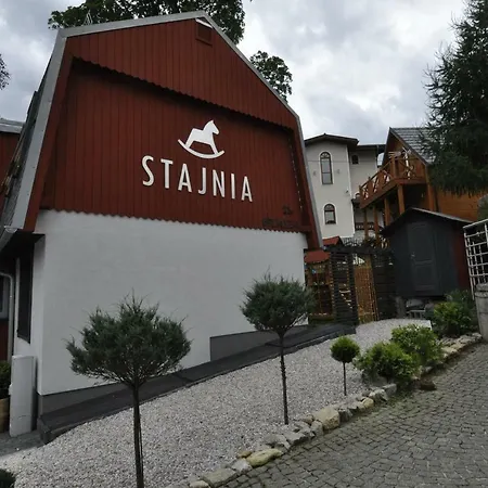 홈스테이 Stajnia